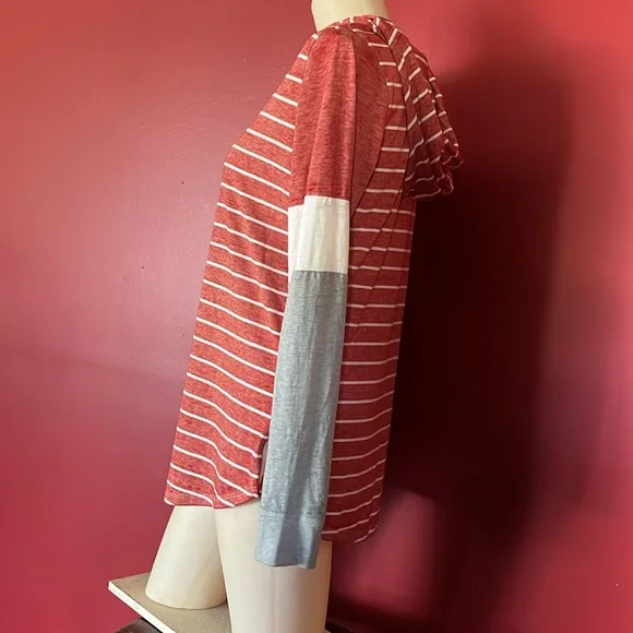 BNWOT Maurices lightweight, hooded, long sleeve top - Picture 6 of 15